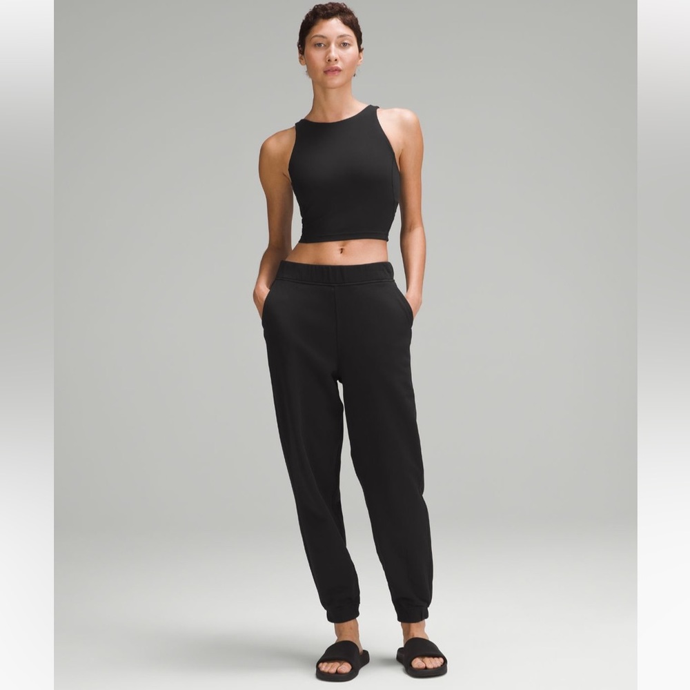 Lululemon Relaxed High-rise Jogger in Black